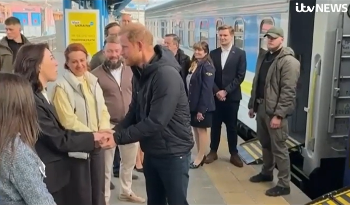 Принцот Хари во ненајавена посета на Украина