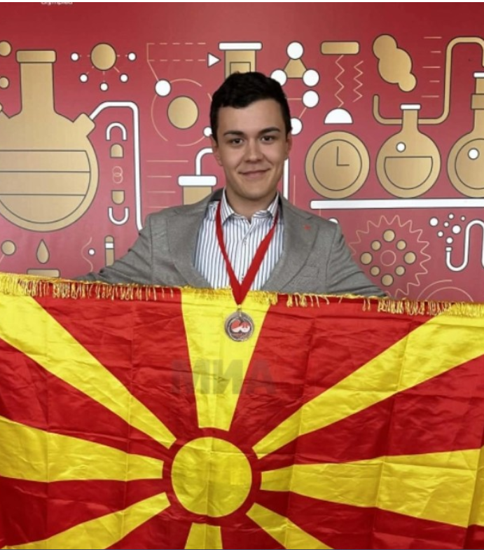 Штипскиот гимназијалец Даниел Христов освои бронзен медал на Менделеева олимпијада по хемија