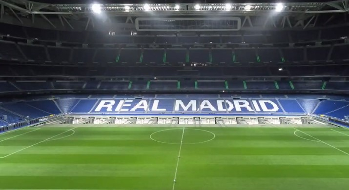 Како Бернабеу од фудбалски го претвораат во тениски терен?