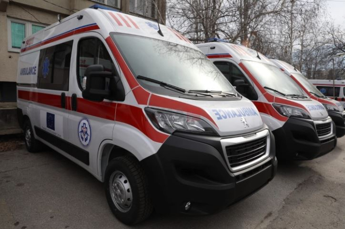 Обезбедени се 100 нови амбулантни возила за јавните здравствени установи низ државата