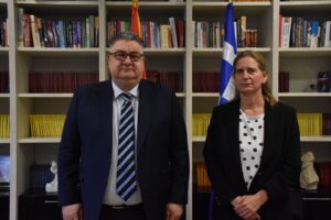 Средба на министерот Минчев со амбасадорката на Грција Филипиду: фокус на јакнење на капацитетите за стручно усовршување