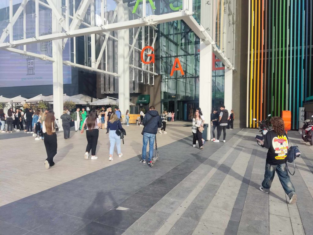 Дојава за бомби во два трговски центри во Скопје