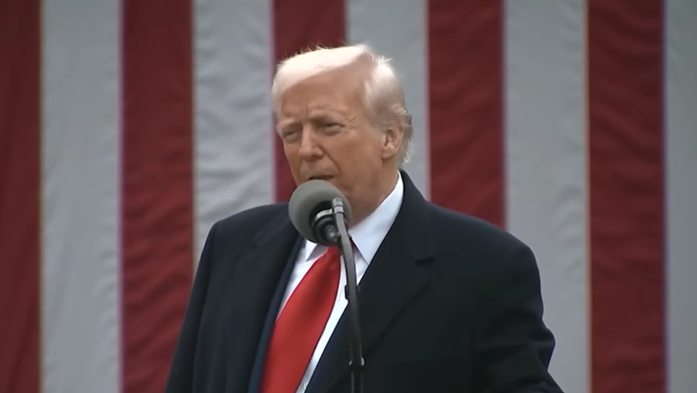 Трамп размислува за размена на валута со ОАЕ