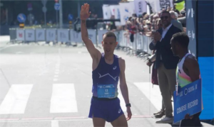 (ВИДЕО) Маратонецот Дарио Ивановски е сензација на Белградскиот маратон – ја потврди својата доминација на Балканот