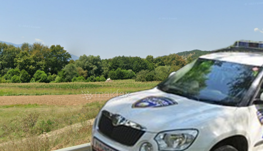 Градел без документација во Гостиварско: двајца приведени, одземени и градежни машини