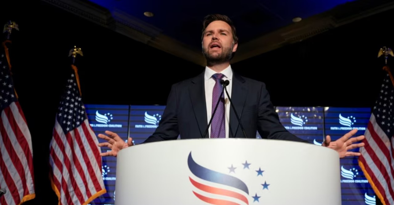 Венс пристигна во Будимпешта за да даде поддршка на Орбан