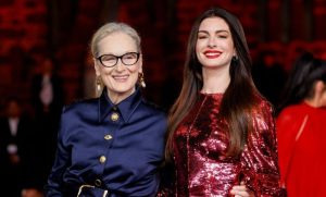 (ФОТО) МЕРИЛ СТРИП И ЕН ХАТАВЕЈ НА ПРЕМИЕРАТА НА ФИЛМОТ „ЃАВОЛОТ НОСИ ПРАДА 2“: Двете блескале во креации какви што никогаш порано не сме виделе