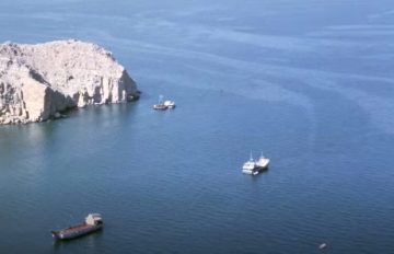 САД воведоа поморска блокада на Иран: Закани за уништување бродови, нафтата над 100 долари