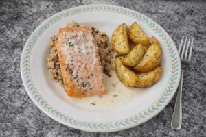 Печен ароматичен лосос во специфичен крем сос