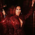 (Видео) Сека Алексиќ го прослави роденденот со гламурозна гала вечер: Со длабоко деколте, се прекрсти, па ги изгасна свеќичките