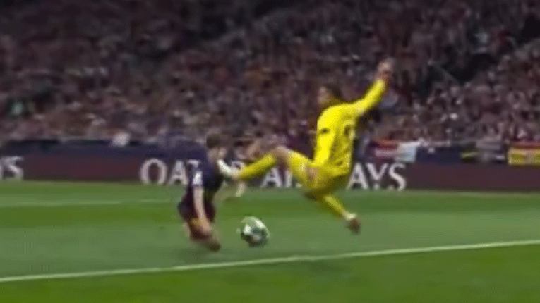 Жесток старт, од лицето на играчот на Барса шибаше крв на сите страни (Вознемирувачко видео)