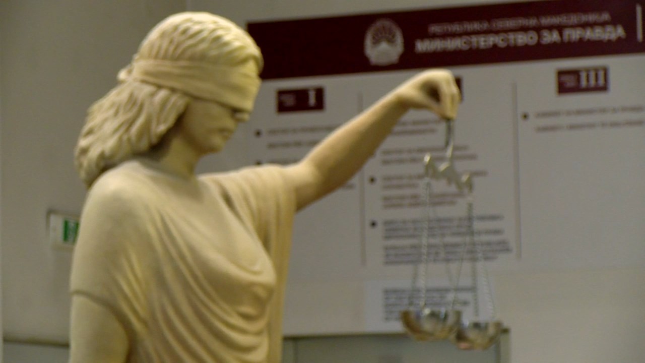 Протест на студентите за полагање правосуден испит на албански јазик