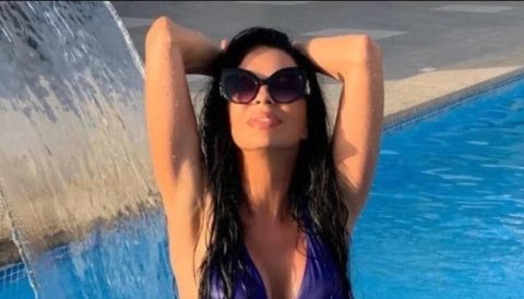 Пејачката изгледа како тинејџерка, а веќе по третпат стана баба