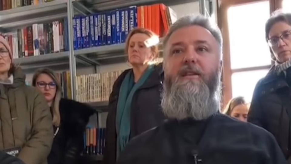 Само нека бидат децата живи и здрави, за мене – ако остане: Отец Предраг – „мајките никогаш не го молат Бога за себе“