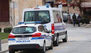 Се урна фудбалска трибина во Дубродник, едно лице е повредено