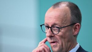 Политико“: Мерц ги напаѓа Трамп и Брисел како никогаш досега