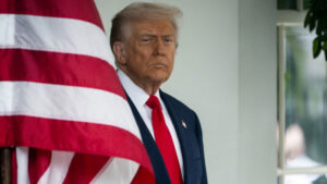 Анкета на CNN: Трамп се соочува со длабок јавен скептицизам во врска со војната со Иран