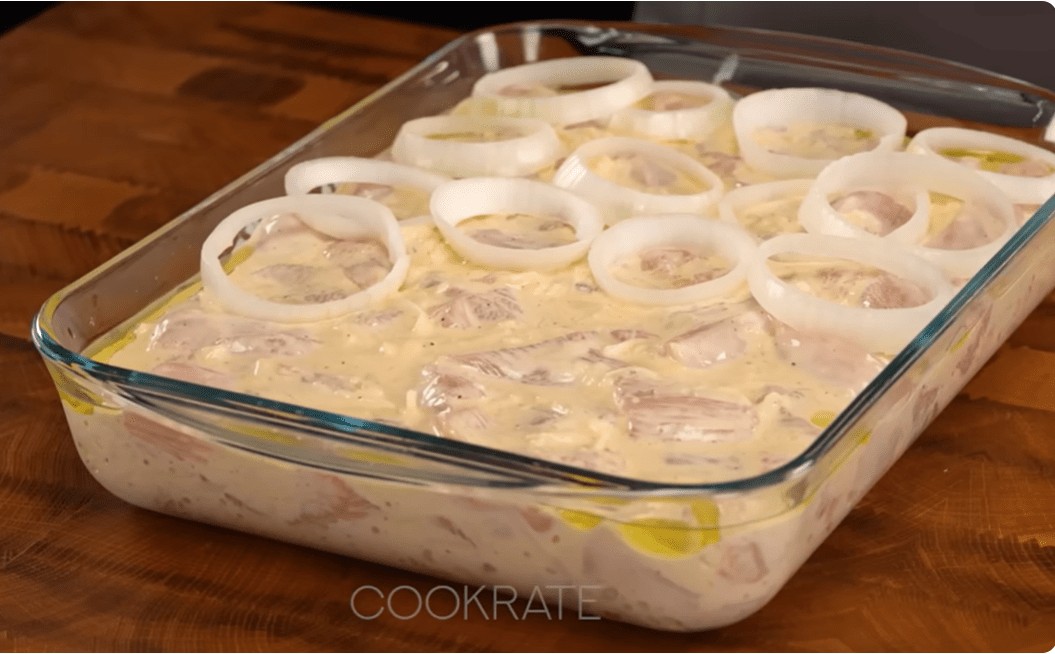 Заборавете на сувите пилешки гради — овој рецепт ги претвора во најсочниот и највкусниот оброк што некогаш сте го пробале