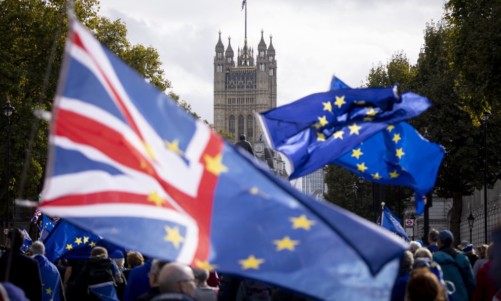 Десет години по Брегзит: Повеќе од половина од Британците се за повторно влегување во ЕУ