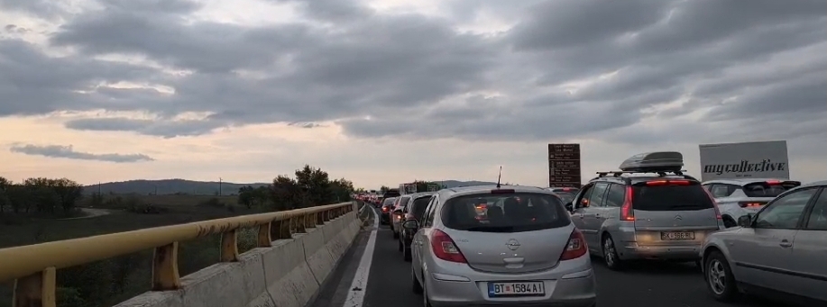 (Видео) Гужви на патарините, Македонија се враќа во Скопје