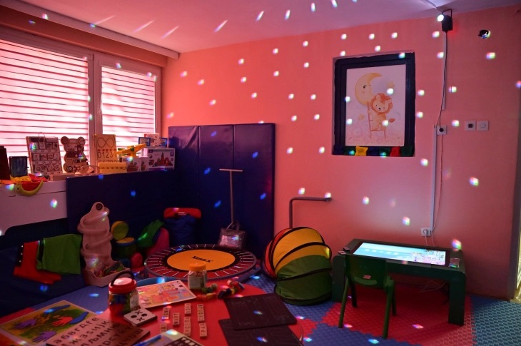 Ѓорѓиевски и сопругата донираа реквизити за сензорна соба во градинка во Кисела Вода