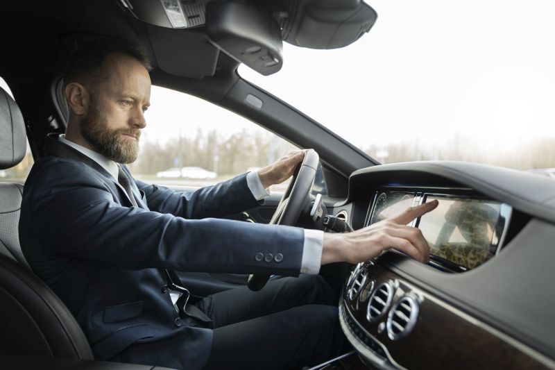 Признаваат дека прават 10 опасни работи зад воланот, но и понатаму мислат дека возат подобро од другите