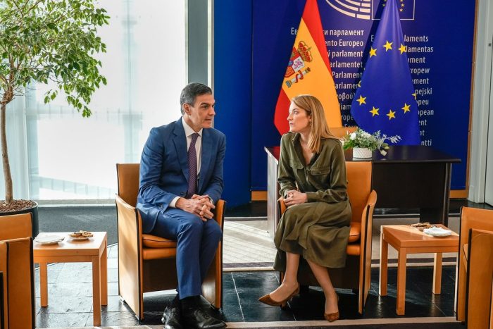 САНЧЕЗ КРИТИКУВА И ПРЕДЛАГА: ОН можат да преживеат само ако ја претставуваат реалноста, зошто да не бидат предводени од жена