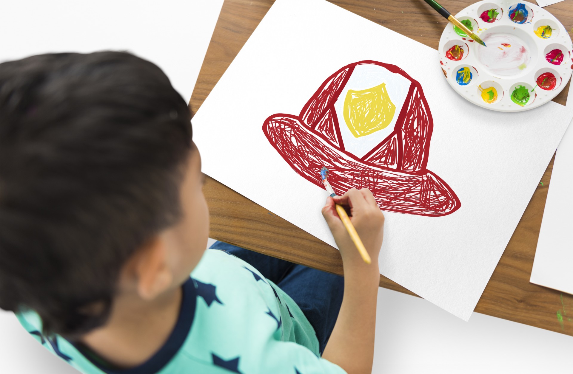 Мојот син Виктор (8) со години црта непознат човек со црвена капа: Еден ден ни дојде на врата