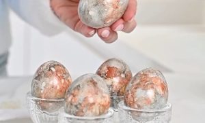 (ВИДЕО) АКО СТЕ ВИДЕЛЕ ПОУБАВО ОБОЕНИ ЈАЈЦА, КАЖЕТЕ НИ: Трикот е во искинатата хартија!