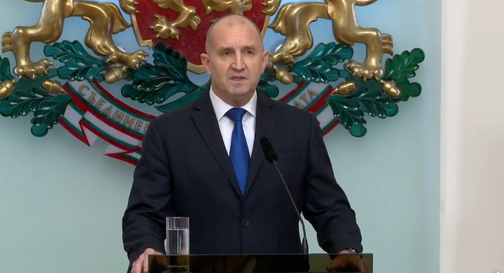 Првични резултати: Радев убедливо победи на изборите во Бугарија