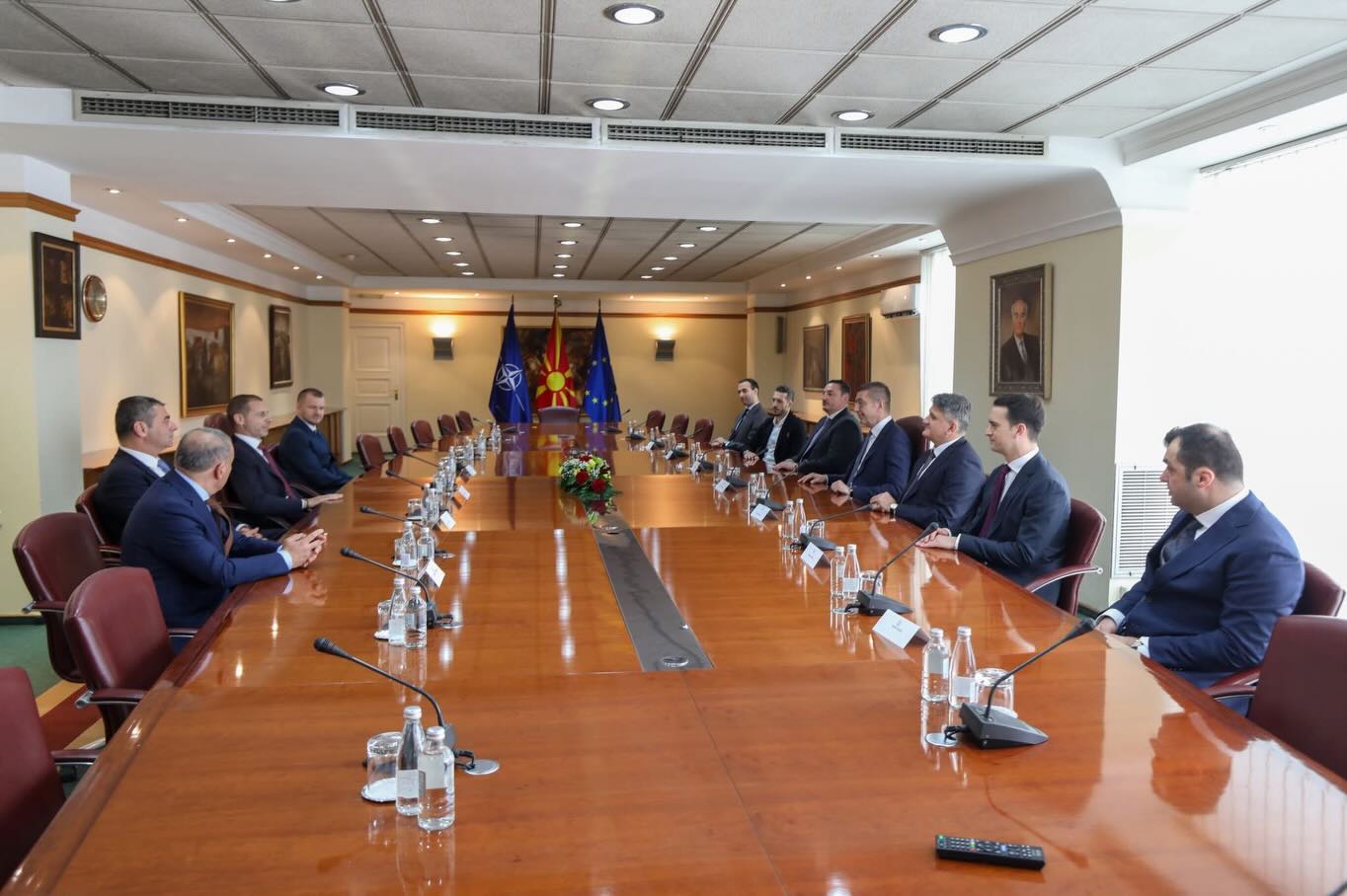 Чеферин на средба во Владата на Македонија
