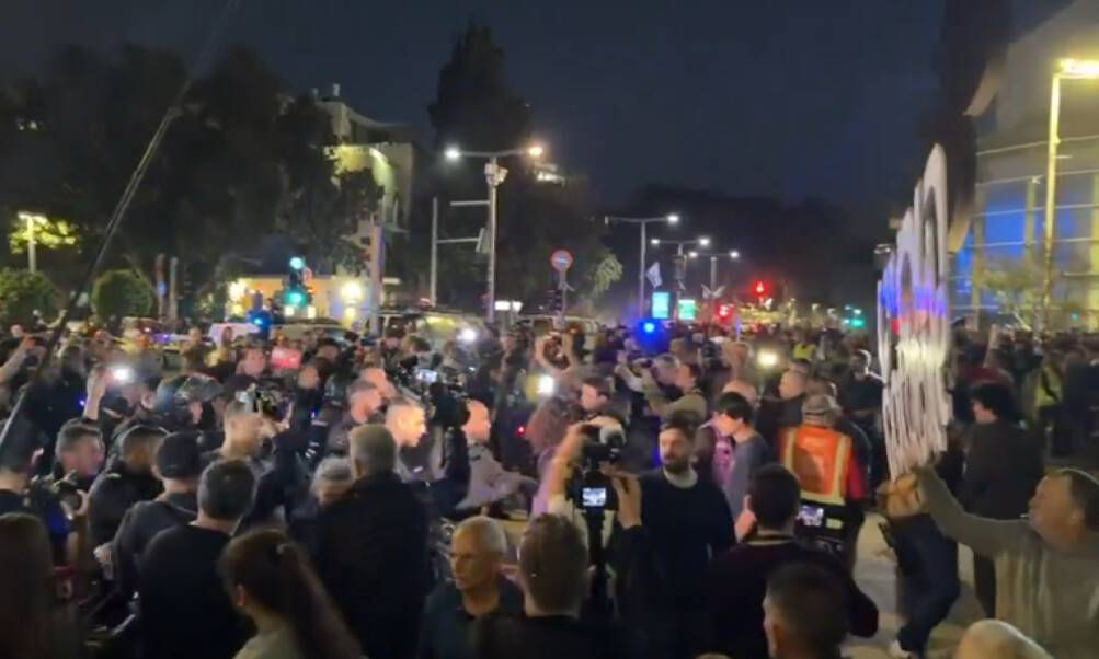 Протести во Тел Авив против војната со Иран, полицијата интервенираше