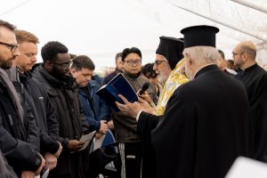 Масовно крштевање во Британија: стотици нови верници примени во Православната црква