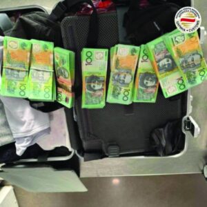 На скопскиот аеродром кај маж и жена пронајдени 68.000 австралиски долари