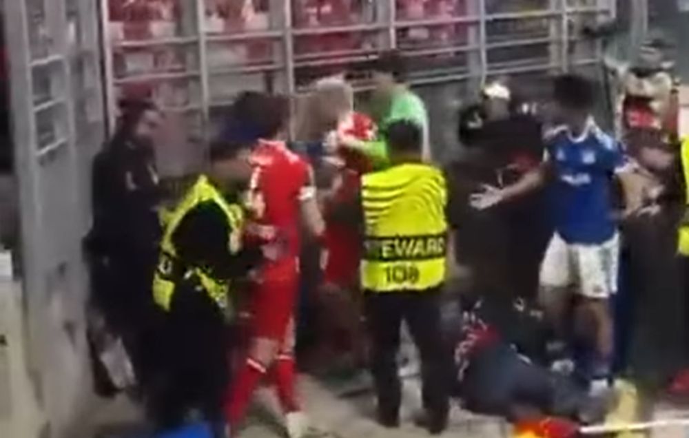 Фудбалер на Стразбур направи вистински хаос со провокација кон навивачите на Мајнц! (ВИДЕО)