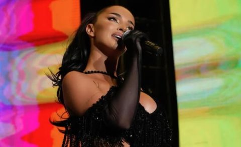 Теодора Џехверовиќ во ова издание не сте ја виделе – Пејачката покажа како се снаоѓа со мотика (видео)