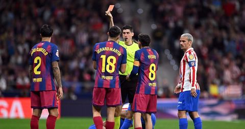 Атлетико „грмна“ кон судиите и бара објаснување за потезите со Барселона!