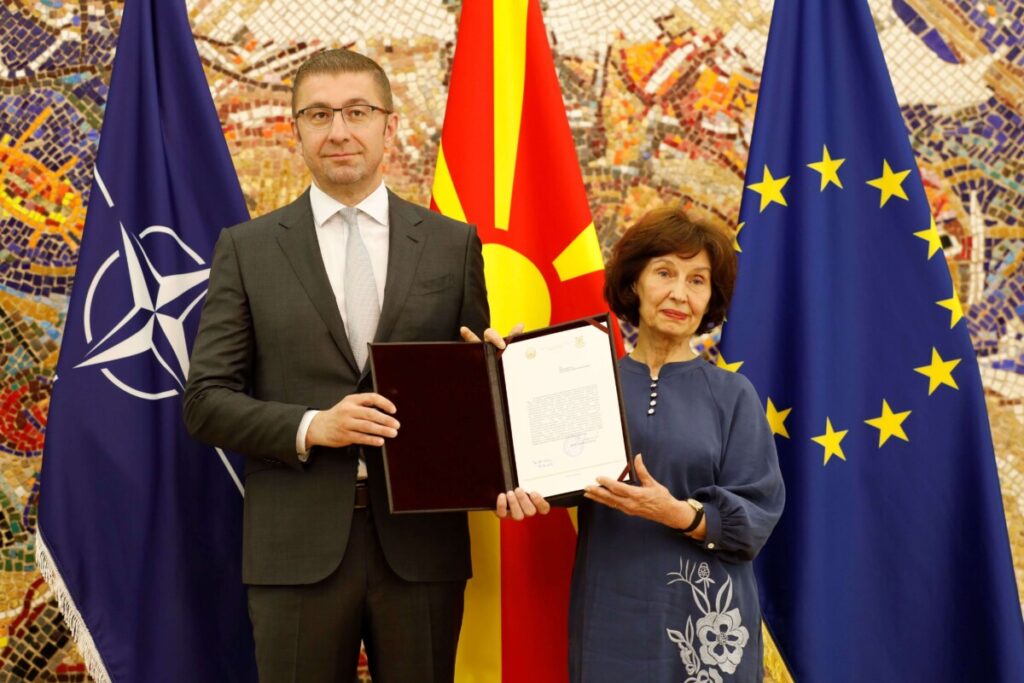 Мицкоски ја поддржува идејата на Сиљановска-Давкова: Освен пратениците и министрите и претседателот да имаат само македонско државјанство