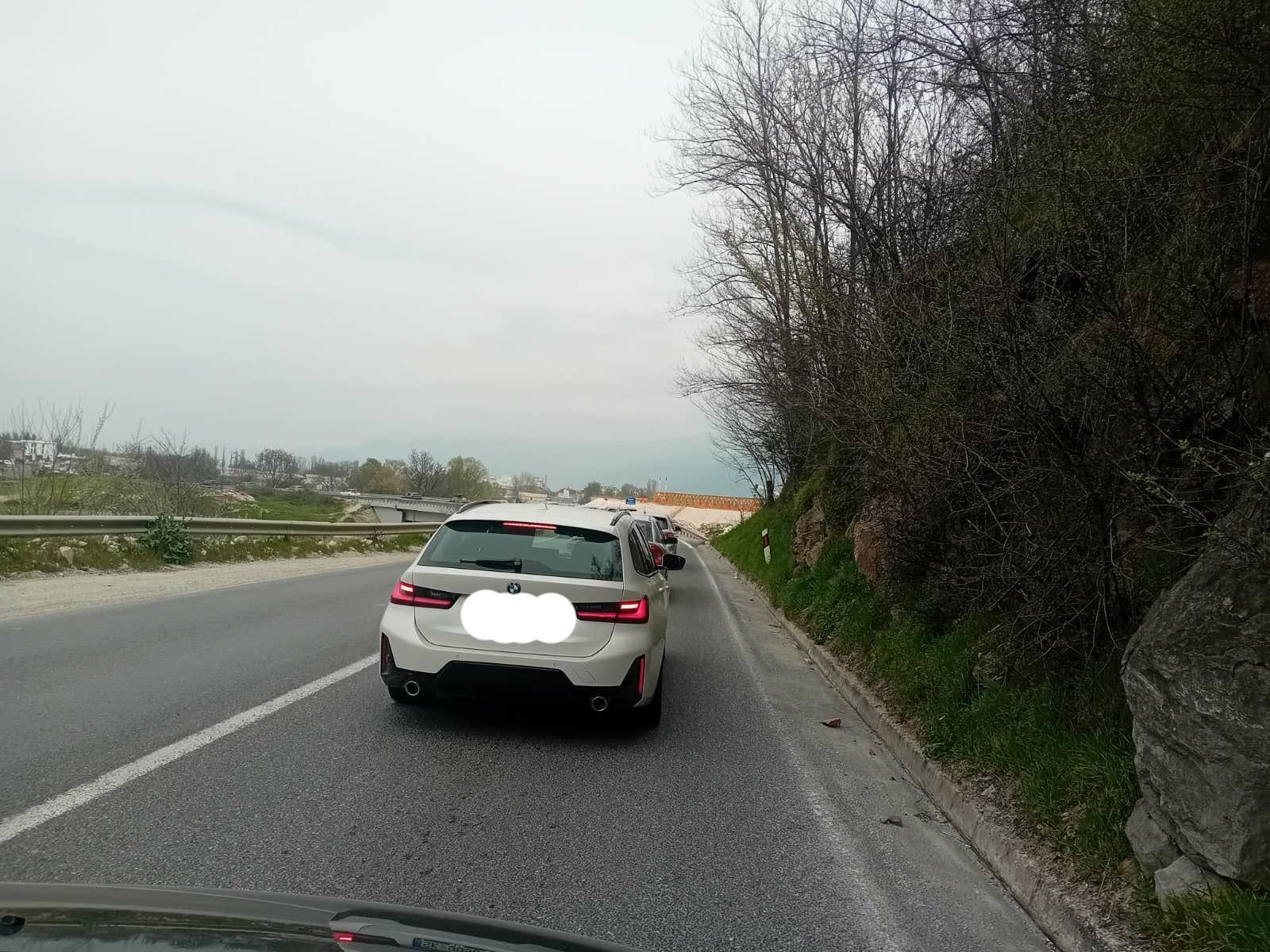 РЕДИЦИ ВОЗИЛА ЧЕКААТ ДА СИ ДОЈДАТ ДОМА: Поголема колона возила кај Гостивар но и на Евзони