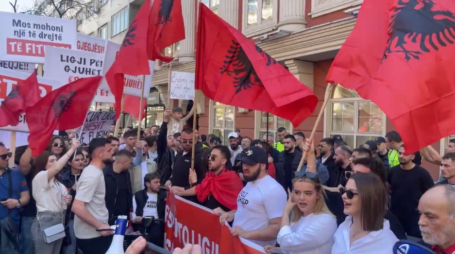 Министерството за правда: Протестот има политичка позадина и манипулација