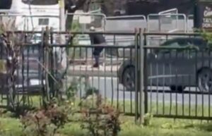 ВИДЕО Пукање кај израелскиот конзулат во Истанбул, еден напаѓач е убиен