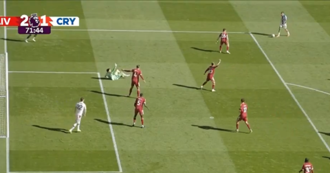 Срамен потег на Муњоз: Голманот на Ливерпул лежеше во болки, а овој му даде гол! (ВИДЕО)