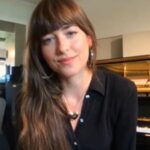 (Видео) Дакота Џонсон разменува страсни бакнежи со новиот дечко