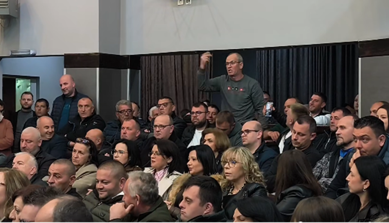 (ВИДЕО) Битолски земјоделци гневни бараат субвенции, Трипуновски обвинува за „однапред смислено сценарио“