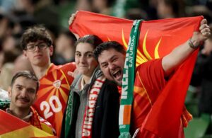 ФОТО НА ДЕНОТ: Нашинците од Даблин – Поддршка за Македонија и на „Авива“