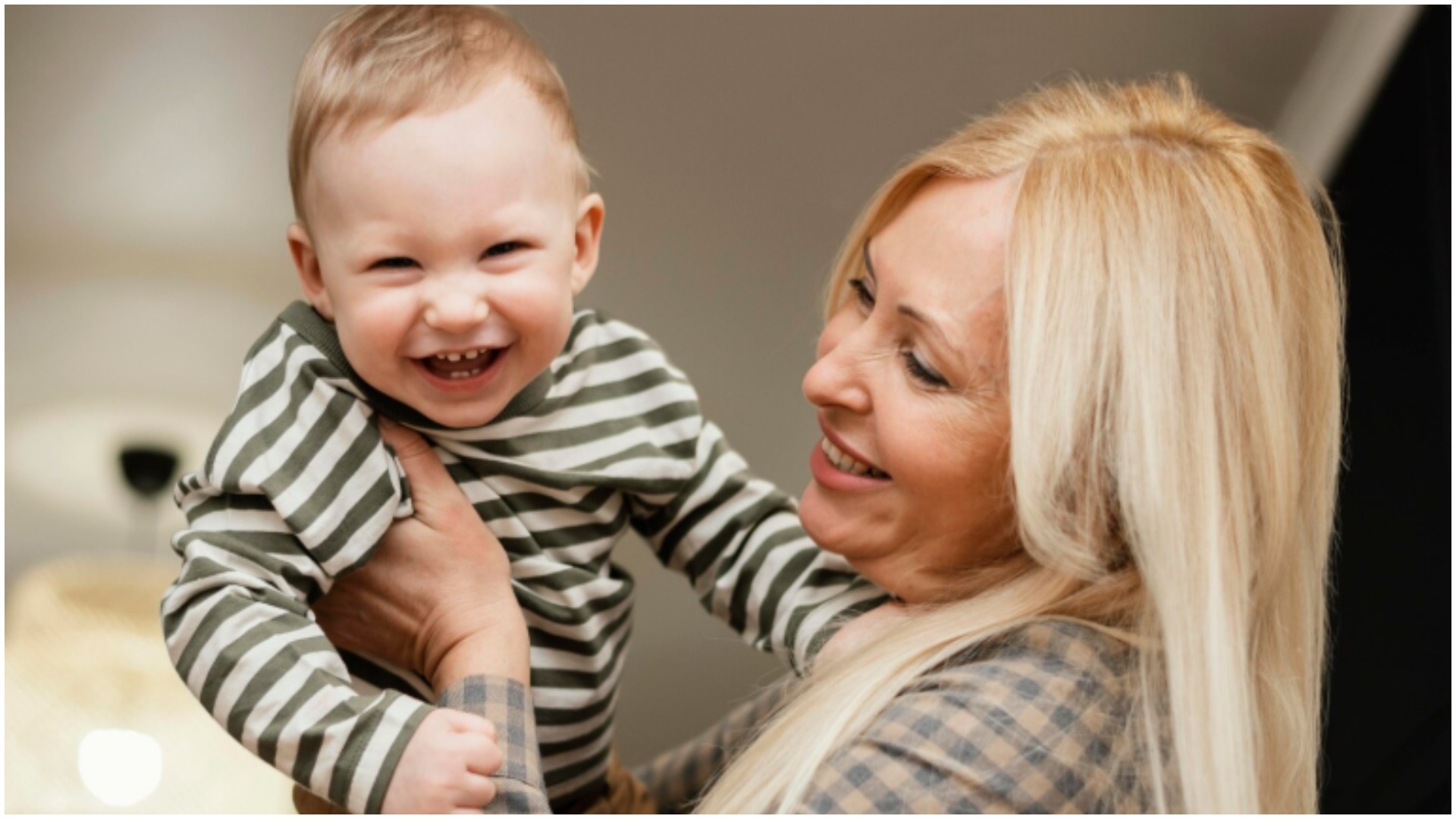 Забременила и се породила на 59 години, природно: Ги шокирала сите, а разликата помеѓу првото и второто дете била 40 години