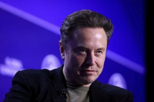 Маск тврди дека парите наскоро ќе го изгубат значењето