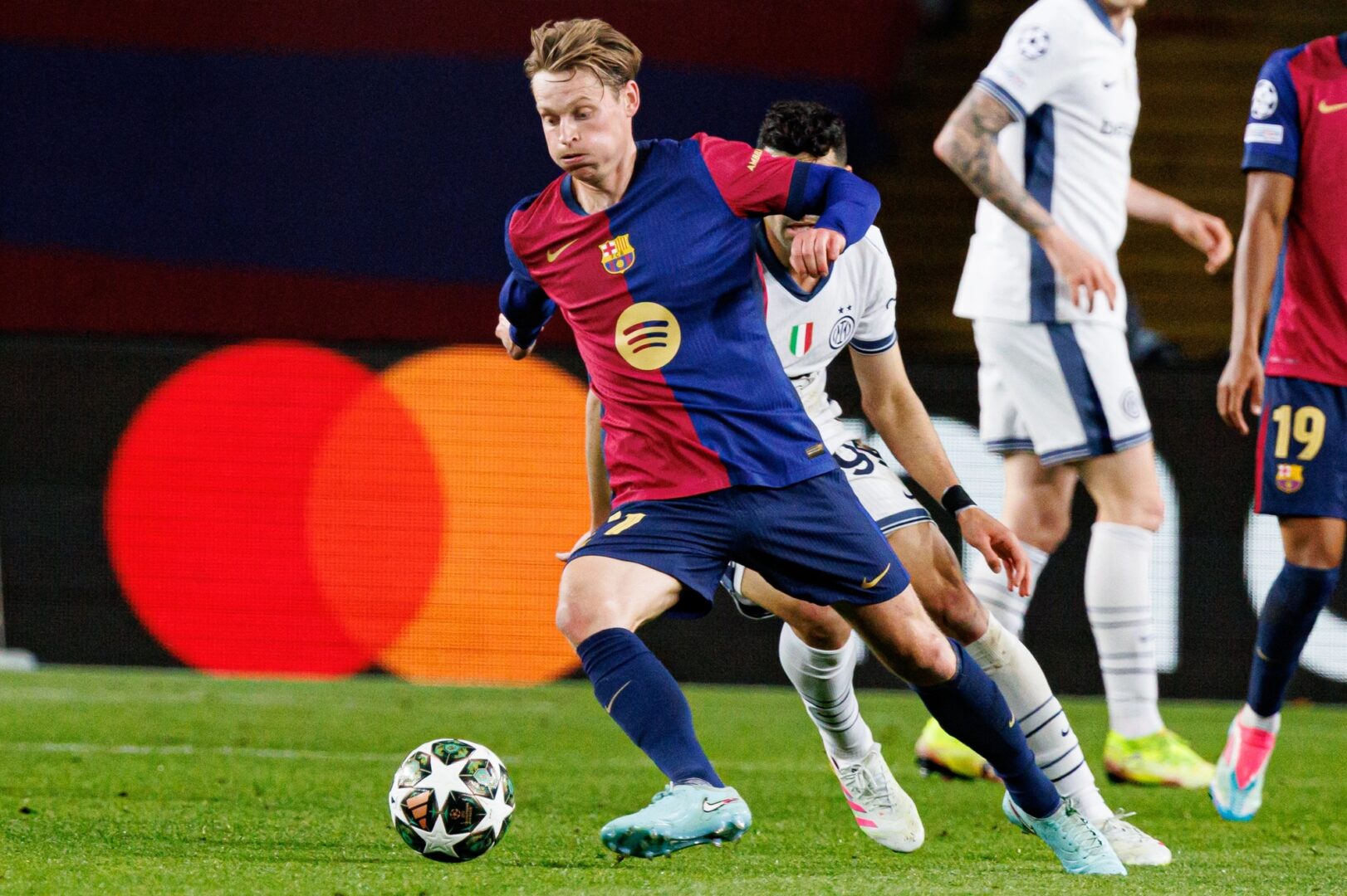 ПСЖ понудиле 55 милиони евра за Де Јонг