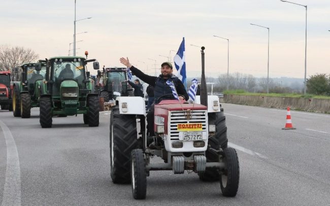 ДВАЈЦА ГРЧКИ МИНИСТРИ ПОДНЕСОА ОСТАВКА ПОРАДИ СКАНДАЛОТ СО ЕВРОПСКИТЕ СУБВЕНЦИИ ВО ЗЕМЈОДЕЛСТВОТО