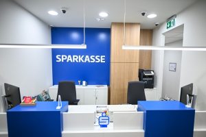 Шпаркасе Банка најави нов тарифник за физички лица од 1 јуни – кој тарифи и надоместоци се менуваат?